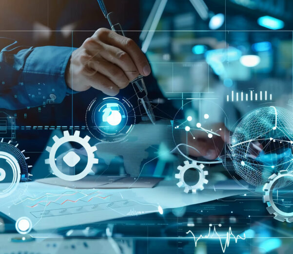 Un homme organisant les modules CRM de ServiceNOW